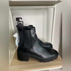 NWT black chelsea boots
